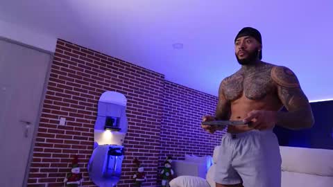 Snapshot of muscle_man19 chatting on December 2025 12:43:01 PM Nick online show from December 2025 12:43:01 PM