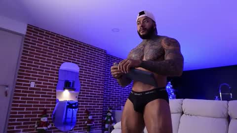 Snapshot of muscle_man19 chatting on December 2025 01:50:02 PM Nick online show from December 2025 01:50:02 PM