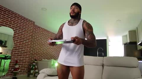 Snapshot of muscle_man19 chatting on December 2025 12:56:01 PM Nick online show from December 2025 12:56:01 PM