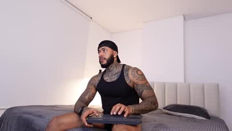 Snapshot of muscle_man19 chatting on January 2026 12:46:01 AM Nick online show from January 2026 12:46:01 AM