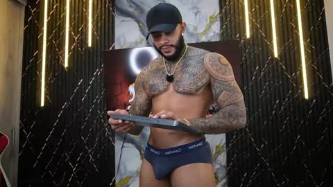Snapshot of muscle_man19 chatting on May 2026 05:13:01 AM Nick online show from May 2026 05:13:01 AM