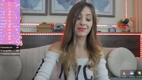 Luna  online show from November 2025 10:44:02 PM