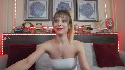 Luna  online show from April 2026 08:36:02 PM