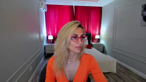Snapshot of museofstage chatting on June 2026 11:13:01 AM Diana online show from June 2026 11:13:01 AM