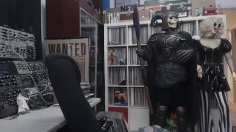 Muziknerd online show from November 2025 07:49:01 AM