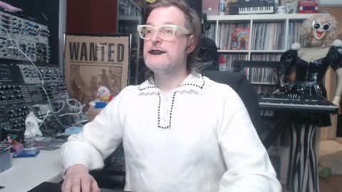 Snapshot of muziknerd chatting on May 2026 05:59:02 AM Muziknerd online show from May 2026 05:59:02 AM