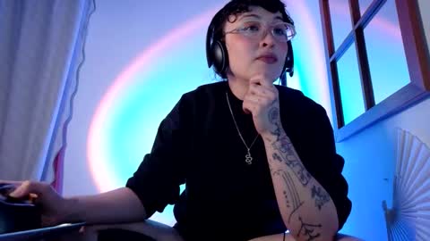 Mx. Anouk Divine online show from January 2026 01:33:01 AM