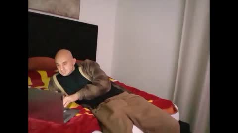 J online show from November 2025 07:30:02 AM