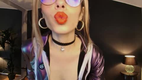 Maite online show from September 2025 01:04:01 PM