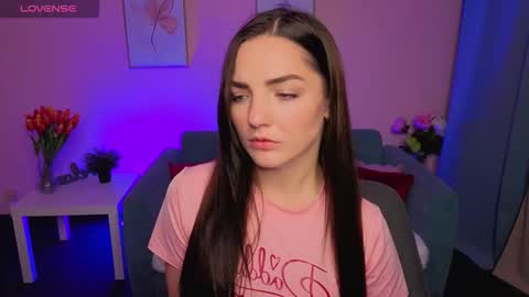 Ella online show from October 2025 08:37:02 PM