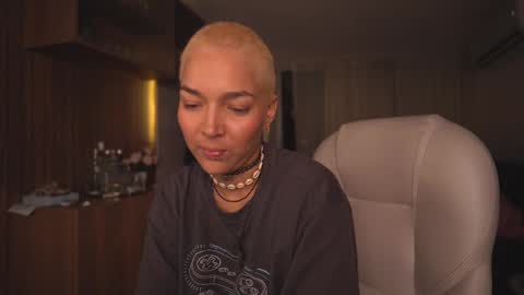 jacke BUNNY online show from February 2025 12:37:01 AM