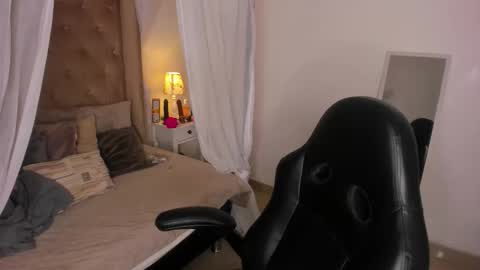 Myla  online show from November 2025 11:47:01 AM