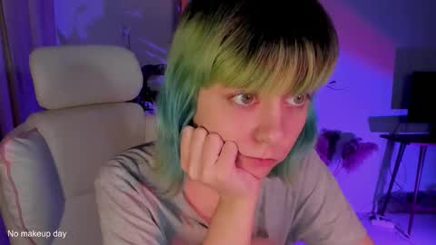 MylaFlores online show from September 2025 02:00:02 AM