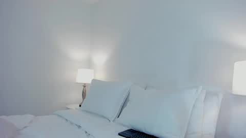 Myle online show from October 2025 12:00:01 AM