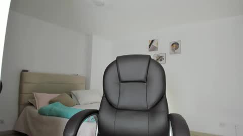 Elena online show from October 2025 07:38:02 PM