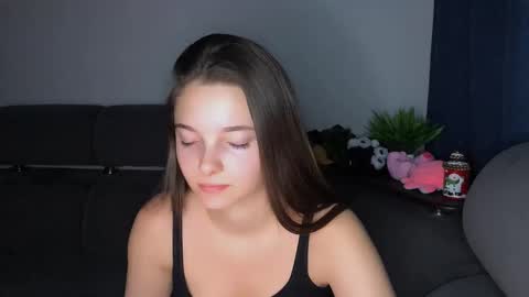 Snapshot of mysticrose_ chatting on November 2025 07:54:01 PM Leya online show from November 2025 07:54:01 PM