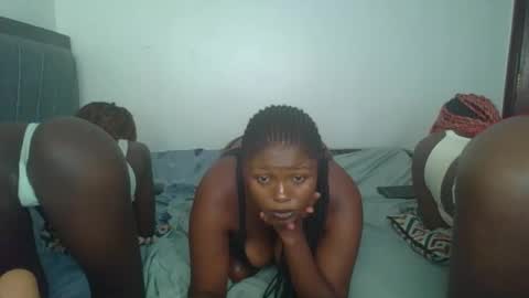 nadia_lisse online show from November 2025 05:01:02 PM