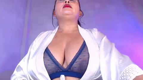 Nadia online show from December 2025 09:18:01 AM