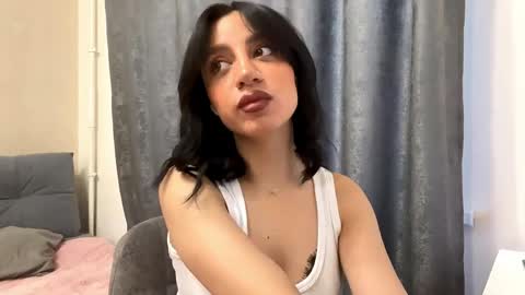 Snapshot of nadinevanni chatting on May 2026 01:05:02 PM Leya online show from May 2026 01:05:02 PM