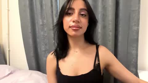 Snapshot of nadinevanni chatting on June 2026 01:31:01 PM Leya online show from June 2026 01:31:01 PM