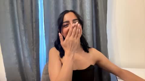 Snapshot of nadinevanni chatting on June 2026 01:02:01 PM Leya online show from June 2026 01:02:01 PM