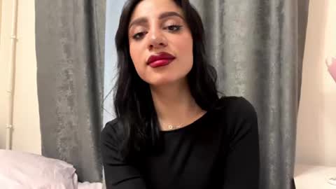 Snapshot of nadinevanni chatting on June 2026 04:30:01 PM Leya online show from June 2026 04:30:01 PM