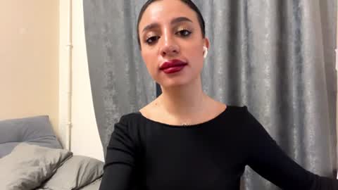 Snapshot of nadinevanni chatting on July 2026 04:31:02 PM Leya online show from July 2026 04:31:02 PM