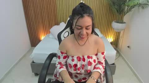 N A H I A online show from February 2025 11:54:01 AM