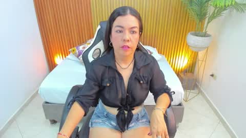 N A H I A online show from February 2025 11:46:01 AM