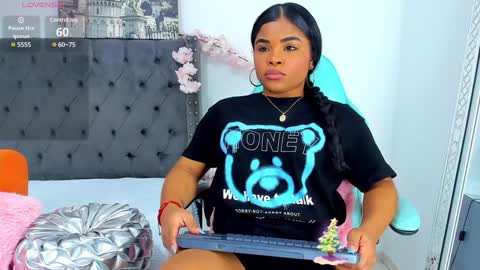 NahiaraReina  online show from December 2024 01:47:01 PM