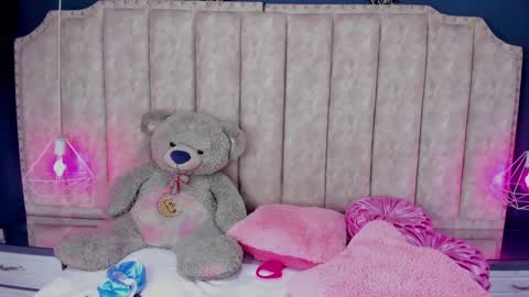 NahiaraReina  online show from December 2024 02:16:01 PM