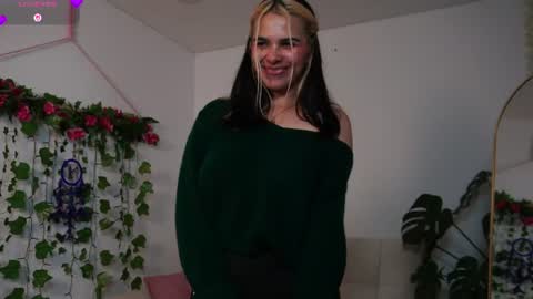 Snapshot of naho_4269 chatting on June 2026 05:12:01 AM Naho Sigueme en mis Redes Sociales Follow me on my social networks online show from June 2026 05:12:01 AM