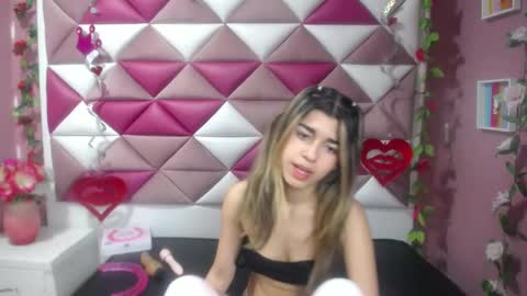 NahomiConnorr online show from January 2025 01:31:01 PM