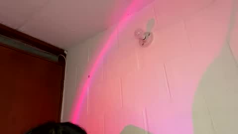 nahomy online show from December 2025 01:16:02 PM