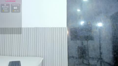 nahomy_park online show from May 2026 11:39:01 AM