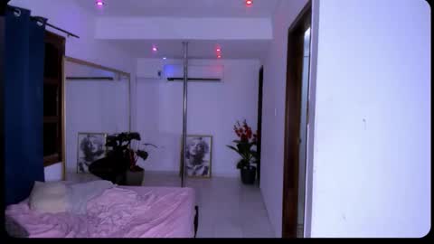 Nahomy online show from January 2026 06:42:02 PM