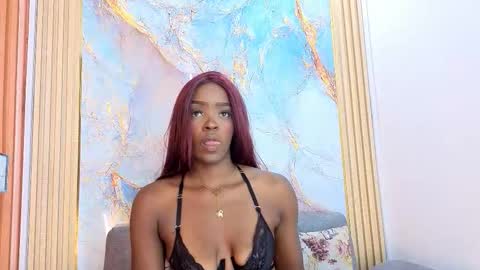 Nahomy  online show from November 2025 09:39:01 PM