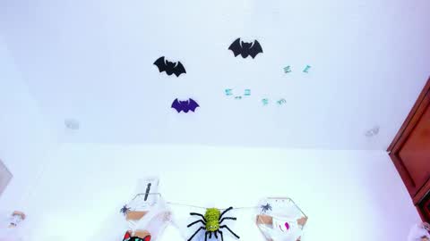 Nahomy online show from October 2025 08:09:02 PM