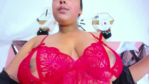 Nahomy online show from October 2025 08:27:02 PM