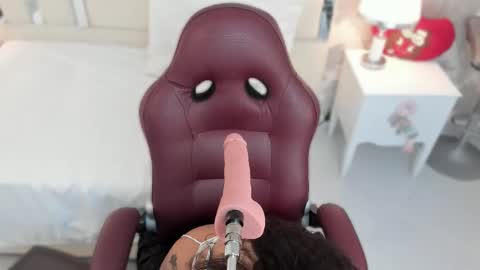 Nahomy Roberts online show from December 2025 09:26:01 AM