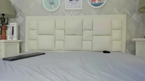 naia_cox online show from October 2025 03:50:01 AM