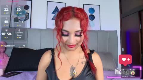 Snapshot of naia_cruz_ chatting on November 2025 07:37:01 PM Naia online show from November 2025 07:37:01 PM