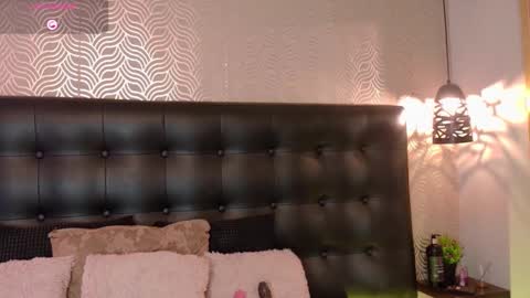 naiaramasson_ online show from September 2025 12:06:01 PM