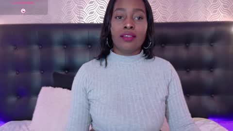 naiaramasson_ online show from November 2025 12:16:01 PM