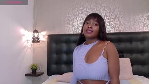 naiaramasson_ online show from December 2025 12:10:01 PM