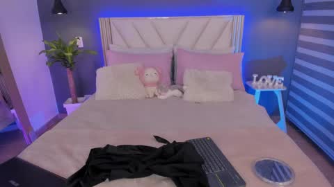 Naisha Ford online show from April 2026 05:40:01 AM