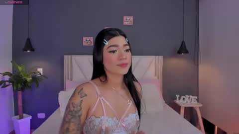 Snapshot of naishaford_1 chatting on June 2026 05:12:01 AM Naisha Ford online show from June 2026 05:12:01 AM