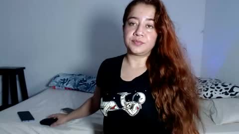 Natalia Flores online show from May 2026 06:24:02 PM