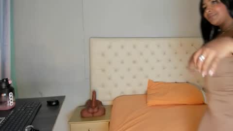 nami_sam online show from October 2025 02:18:02 PM