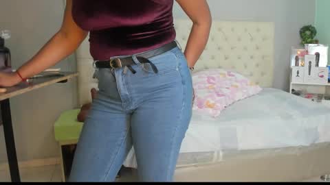 nami_sam online show from November 2025 11:56:01 AM